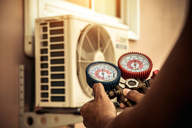 Professional Hvac technician working in Eunice, LA